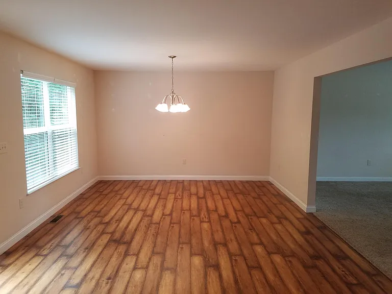 1052 Hunterallen Dr — Photo 2