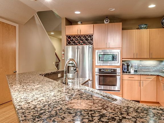 5th image of 4328 SE 178th Pl