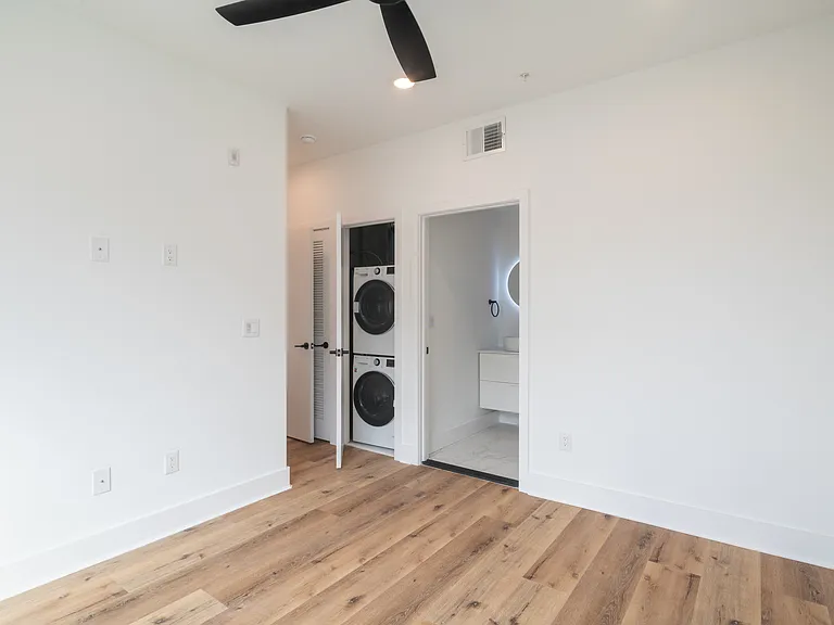 2621 W Oxford St #304 — Photo 17