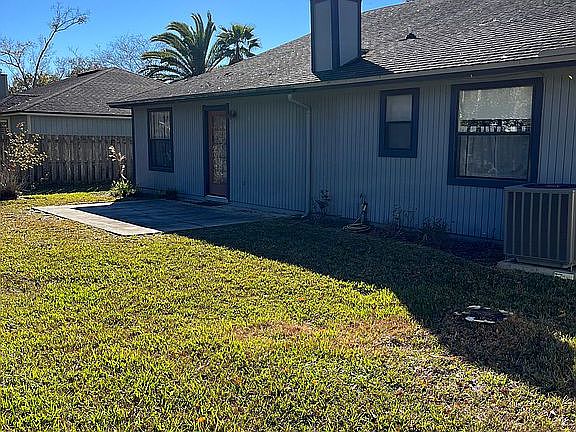 4th image of 3045 Bridgeview Dr