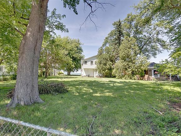 5th image of 13110 Riverside Dr E