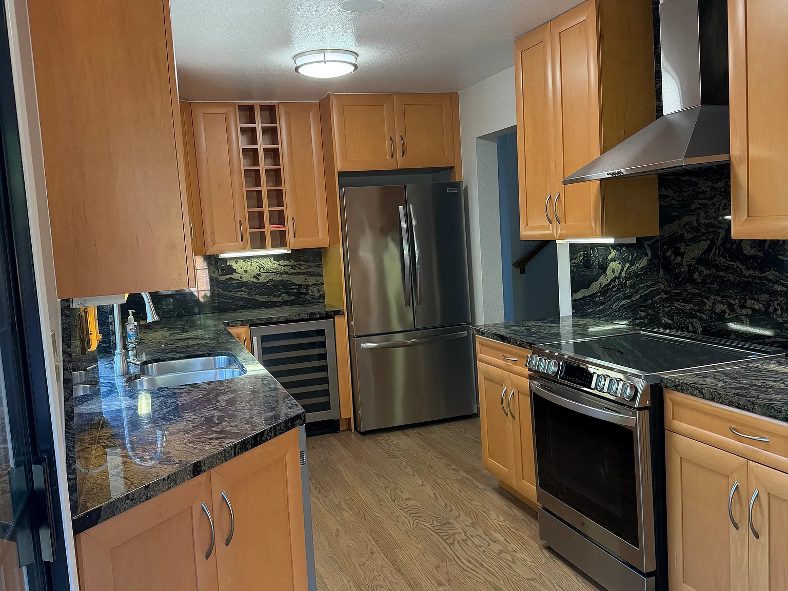 3 bed, 2100 sqft, $8,150 — Photo 3