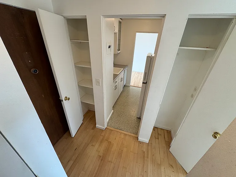 Townvue Heights Apartments — Photo 23