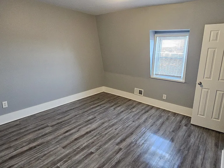 244 W Douglass St — Photo 23