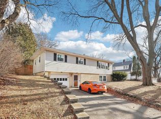 5529 Greenleaf Dr, Madison, WI 53713