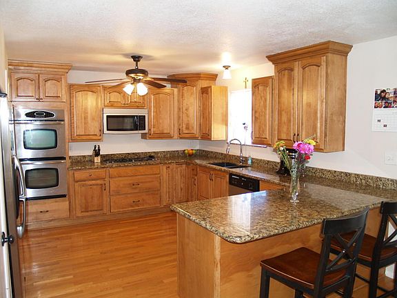 3rd image of 422 E Fordham Dr