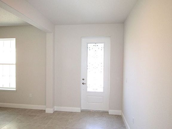 5th image of 15 Wood Haven Dr