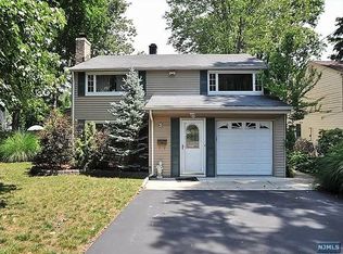 29 Stuart St, Waldwick, NJ 07463