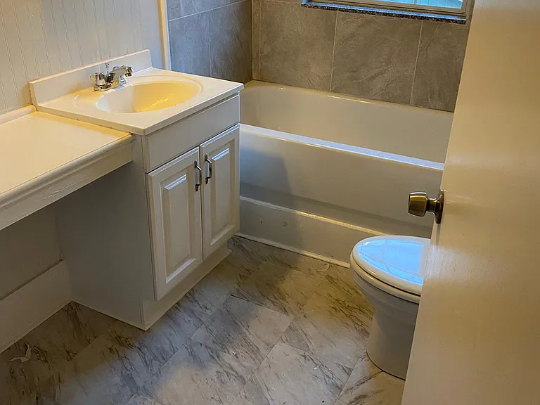 304 Welch St #4 — Photo 8
