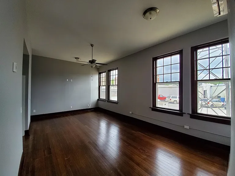 214 W Elm St #202 — Photo 4
