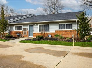 27083 Oakwood Cir APT 104X, Olmsted Falls, OH 44138