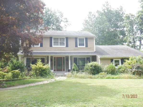 6 Raymond Avenue, Middle Island, NY 11953