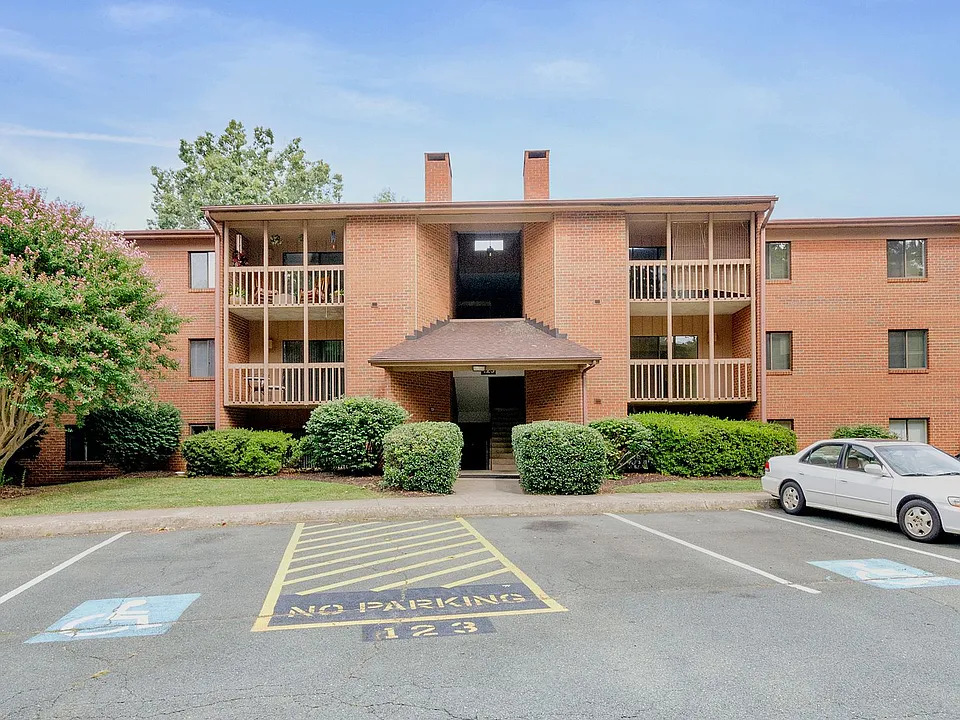 123 Turtle Creek Rd #11