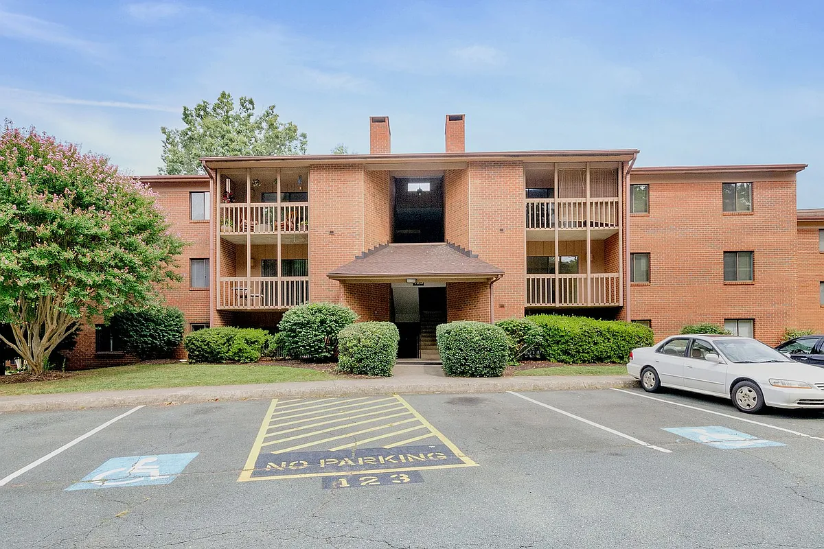 Photo 1 of 12 - 123 Turtle Creek Rd #11 - Charlottesville, VA Primary Photo - 123 Turtle Creek Rd #11