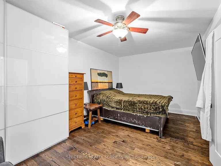 29 Raglan Ave — Photo 17