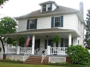 1586 Chesterland Ave, Lakewood, OH 44107