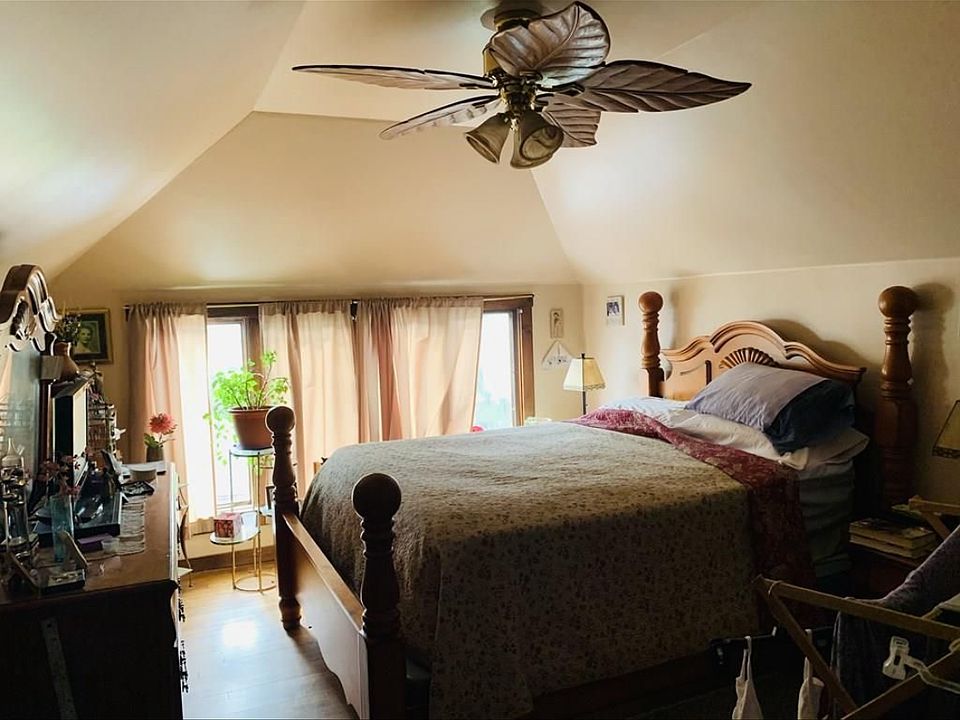 1st image of 219-221 Rollstone St #3