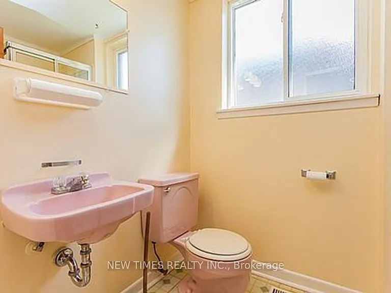 52 Lehar Cres — Photo 12