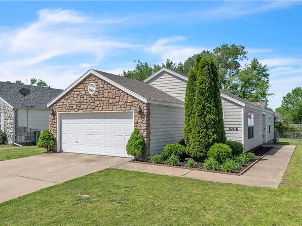 1908 S Pinewoods Dr, Rogers, AR 72758