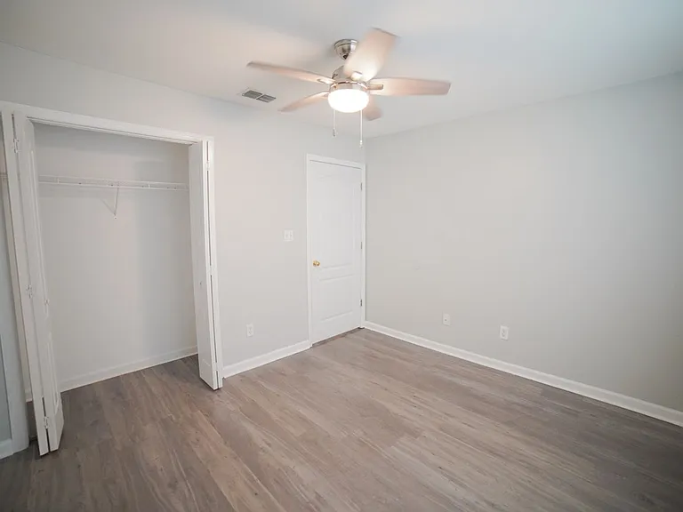 1060 Kingdom Dr — Photo 11