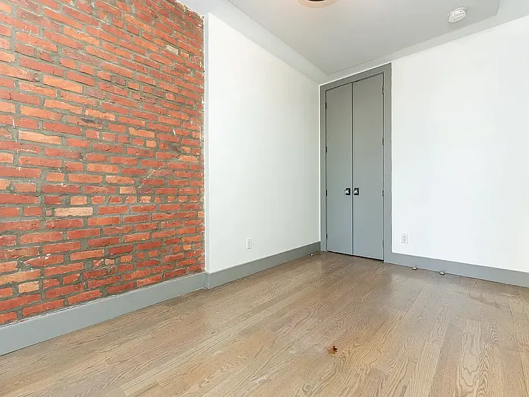 1649 Summerfield St #2D — Photo 4