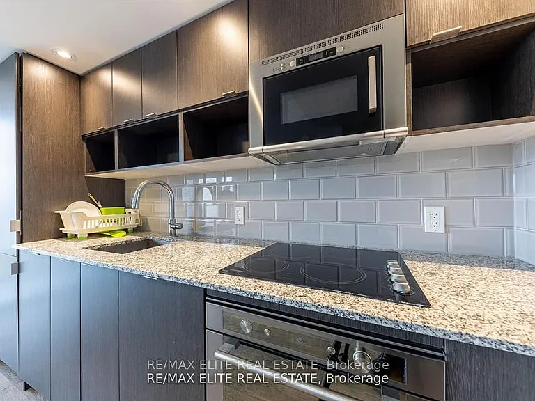 89 McGill St #806 — Photo 6