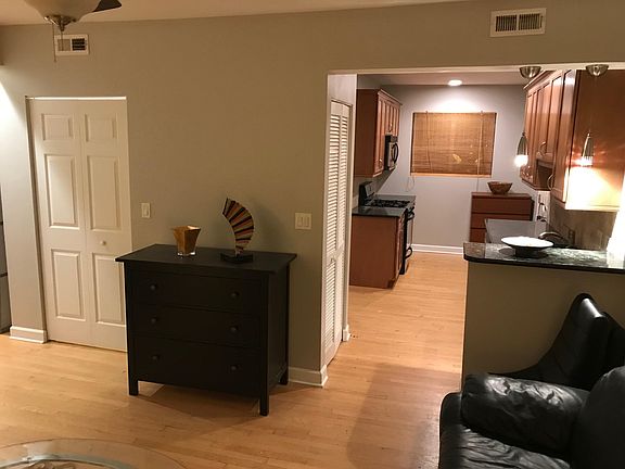 4th image of 7402 N Damen Ave APT 3