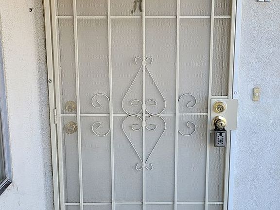 3rd image of 7201 Pickering Ave APT H