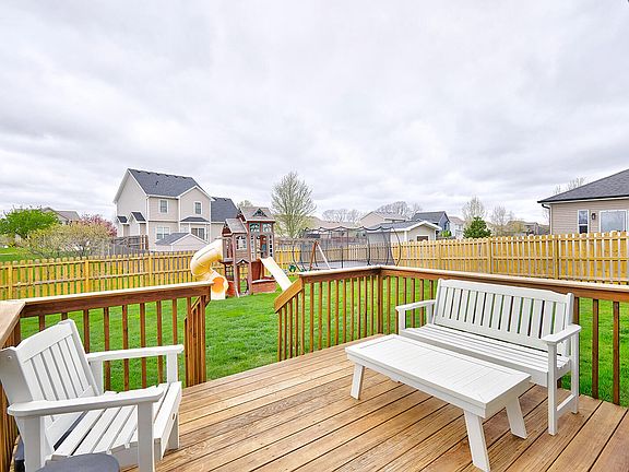 3rd image of 1740 SE Greentree Dr