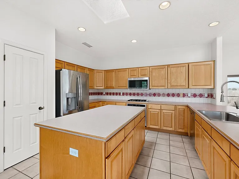 10900 San Francisco Rd NE — Photo 13