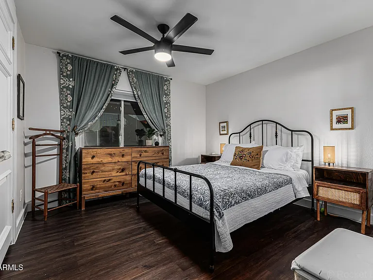 2200 N Los Altos Dr — Photo 16