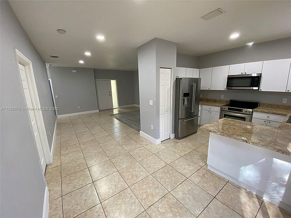 5th image of 2728 NE 3rd Ct Unit 104