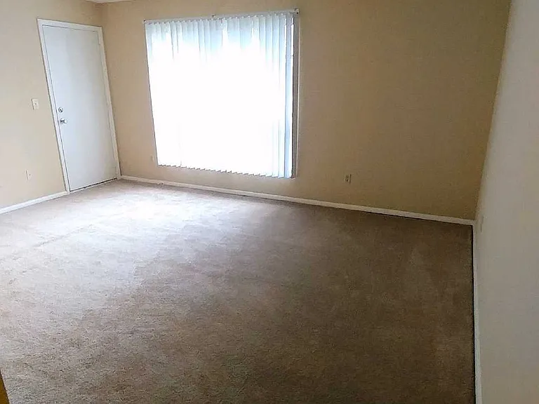 Ivywood - Studio - Living Room
