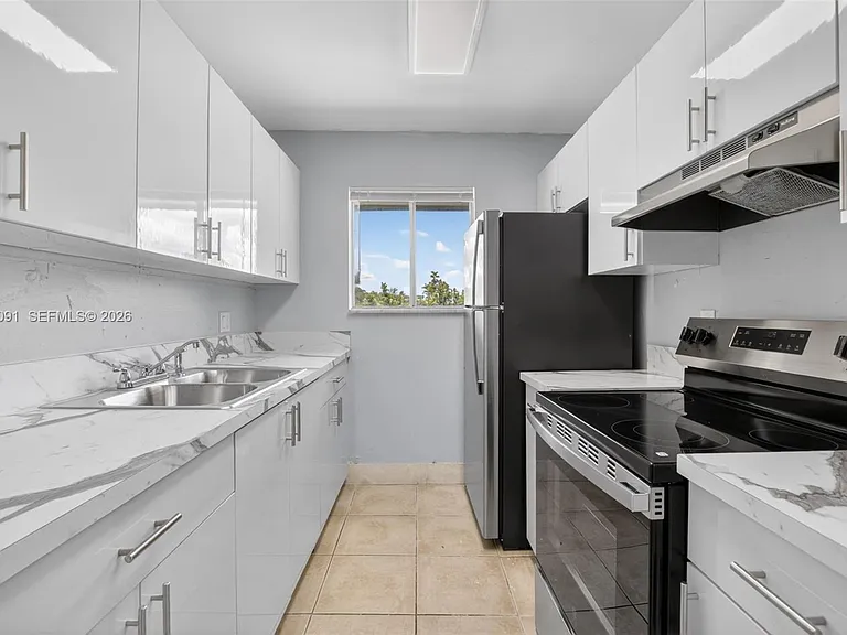 2201 Catherine Dr #3 — Photo 3