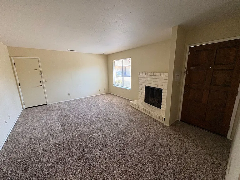 807-811 W Arlen Ct — Photo 15