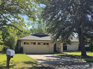 719 Ridgeway Rd, Joshua, TX 76058