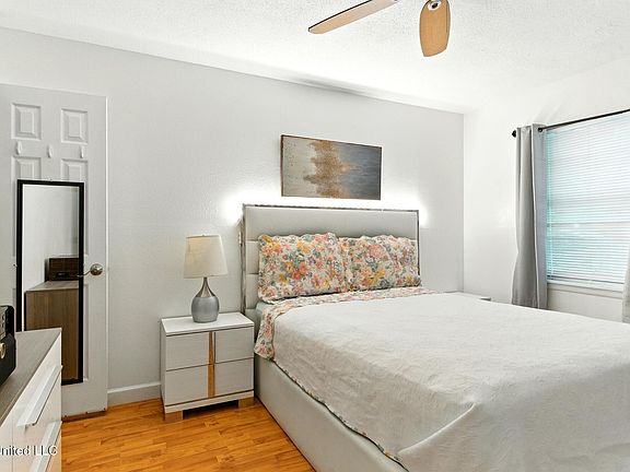 4th image of 1800 Kingfisher Dr
