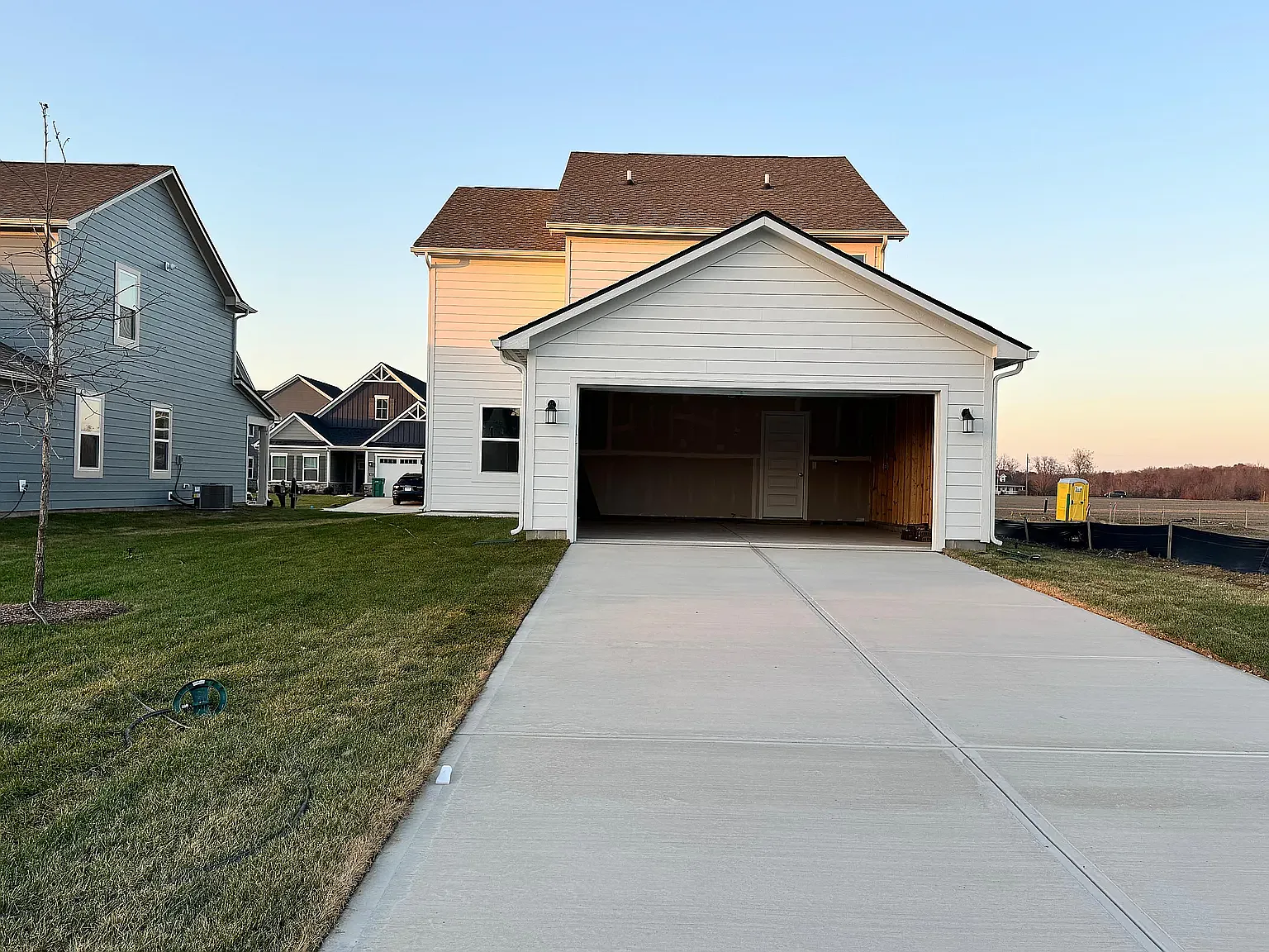 4 bed, 2329 sqft, $2,499 — Photo 4