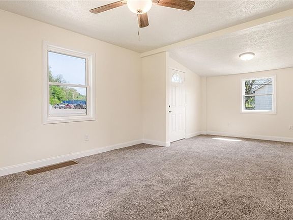 4th image of 2036 Ridge Rd