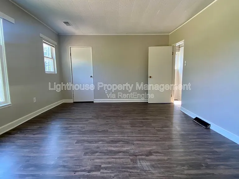 98 Van Buren St E — Photo 3
