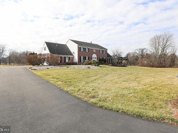 3rd image of 230 Grasshopper Dr