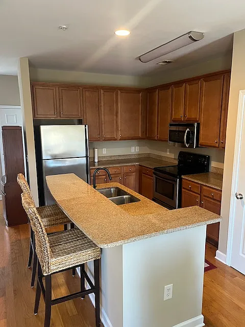 3 bed, 1300 sqft, $1,900 — Photo 3