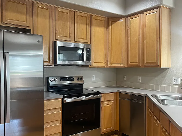 5220 Boardwalk Dr #B12 — Photo 6