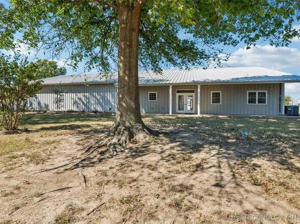 1202 SW 9th St, Wagoner, OK 74467