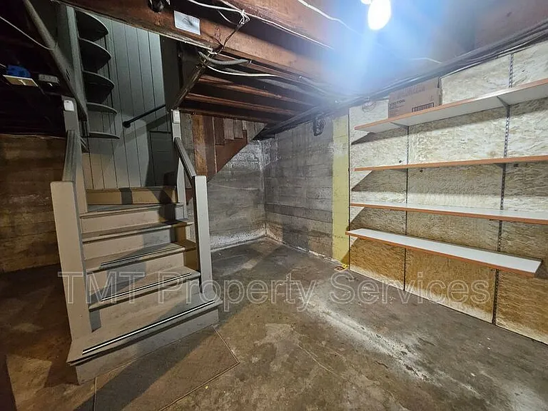1214 N Pershing Ave — Photo 45