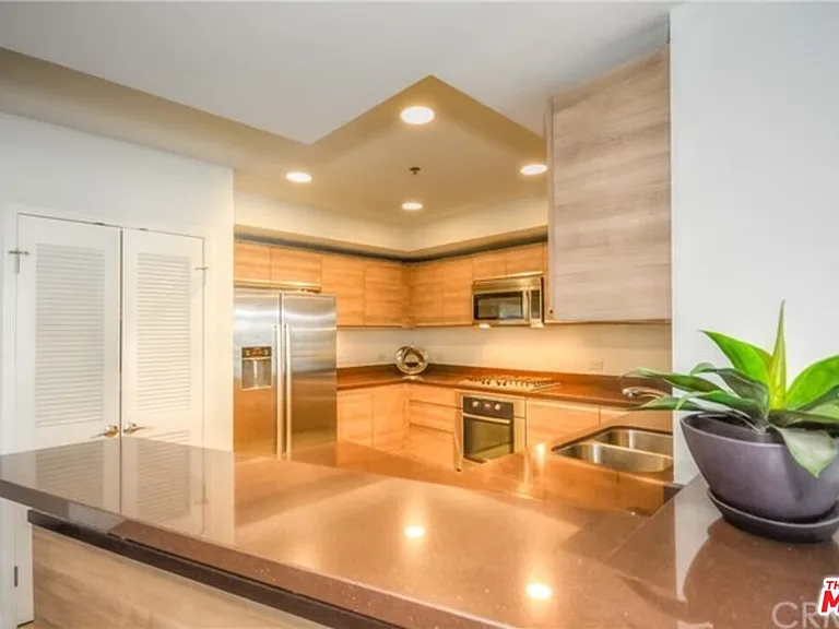 3785 Wilshire Blvd #908 — Photo 16
