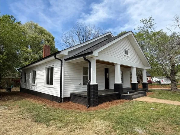 810 N Anthony St, Burlington, NC 27217