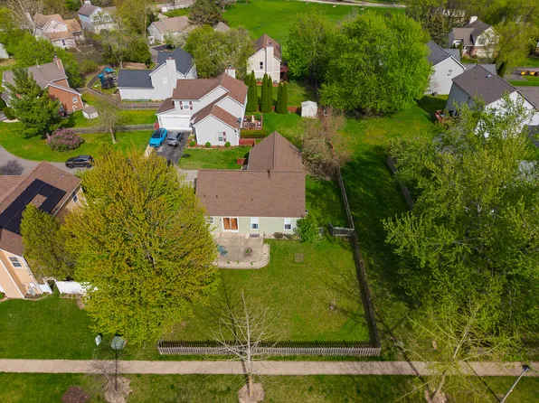 2022 Aspen Dr, Woodstock, IL 60098
