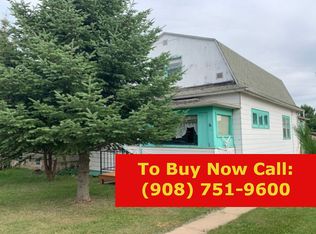 310 3rd St SW, Chisholm, MN 55719