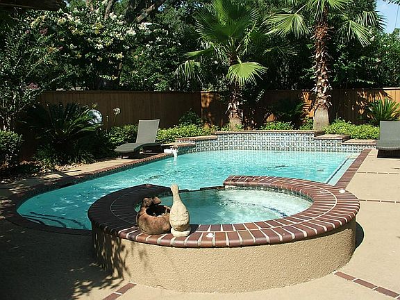 3rd image of 4615 Regina Ln